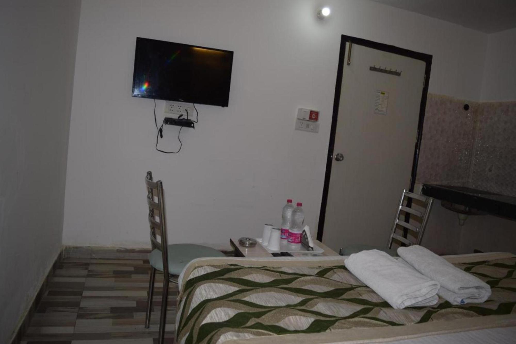 Hotel Clink New Delhi Airport Kültér fotó