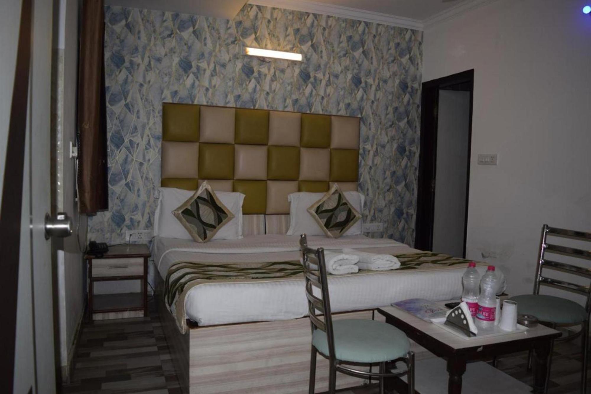 Hotel Clink New Delhi Airport Kültér fotó