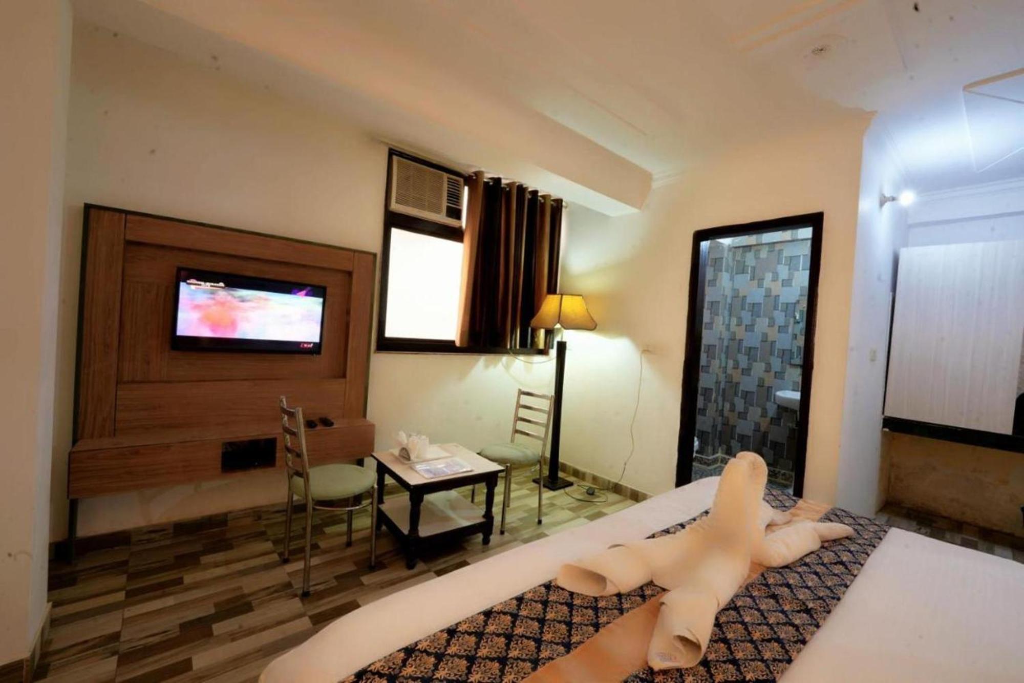 Hotel Clink New Delhi Airport Kültér fotó