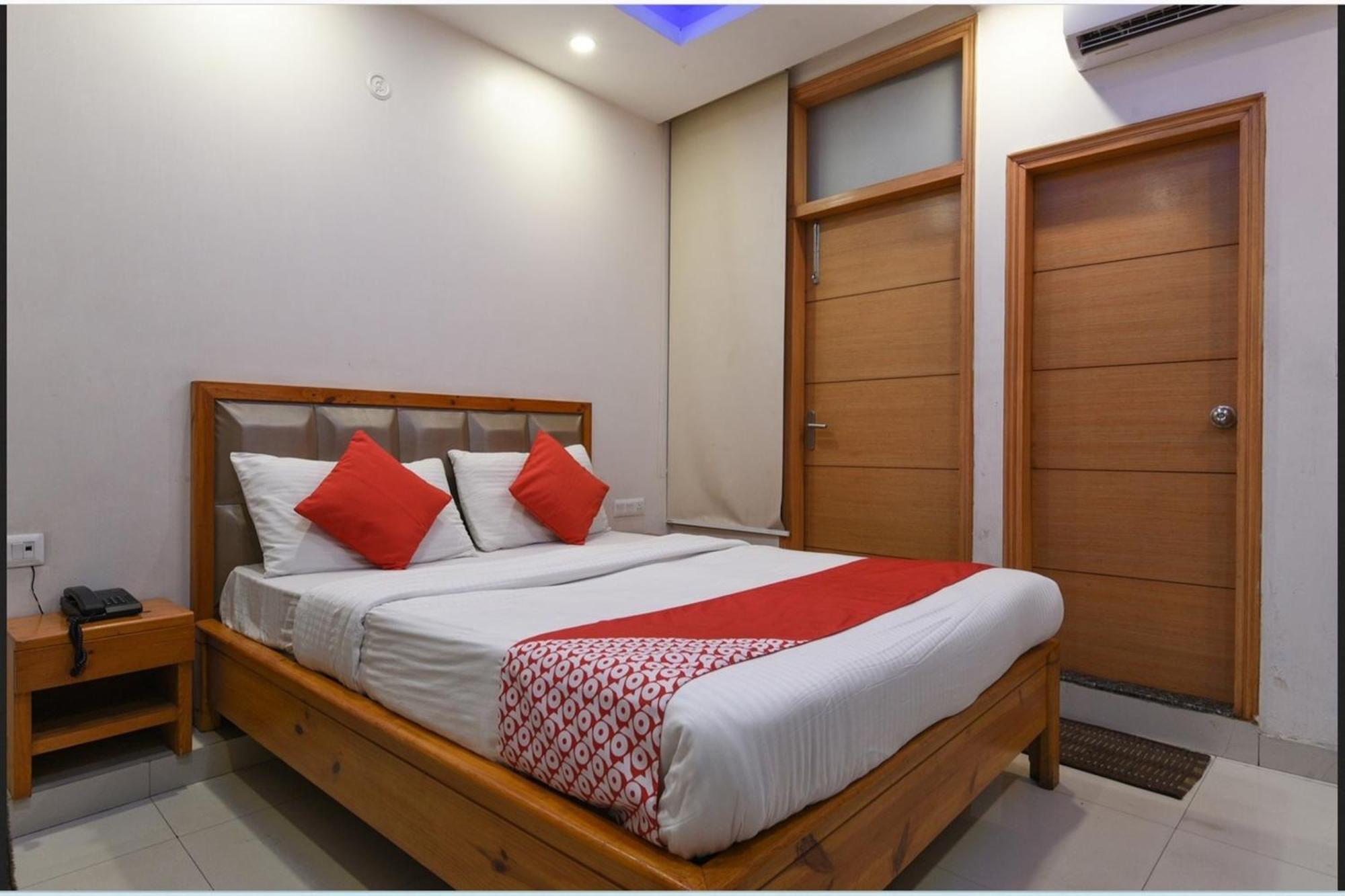 Hotel Clink New Delhi Airport Kültér fotó