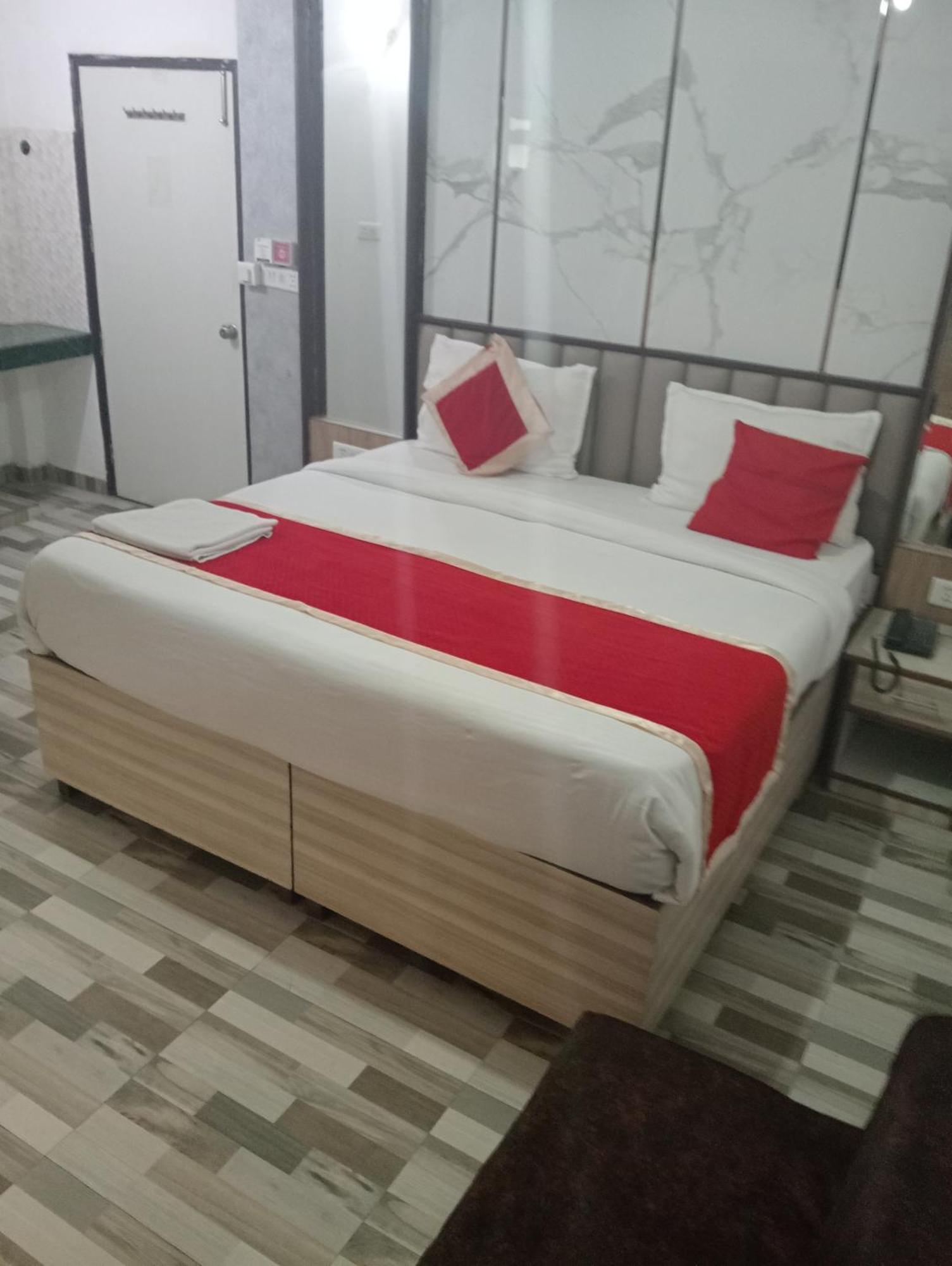 Hotel Clink New Delhi Airport Kültér fotó