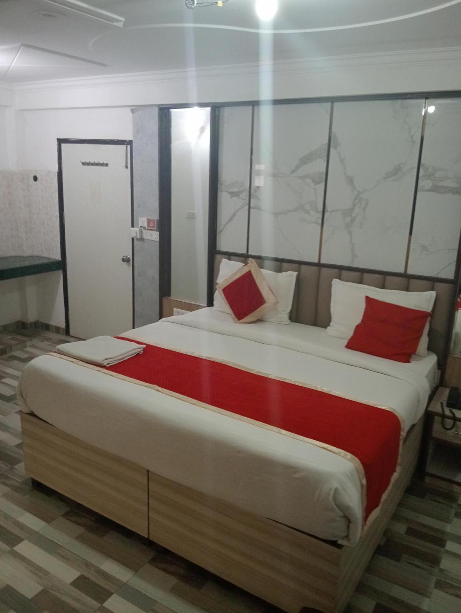 Hotel Clink New Delhi Airport Kültér fotó