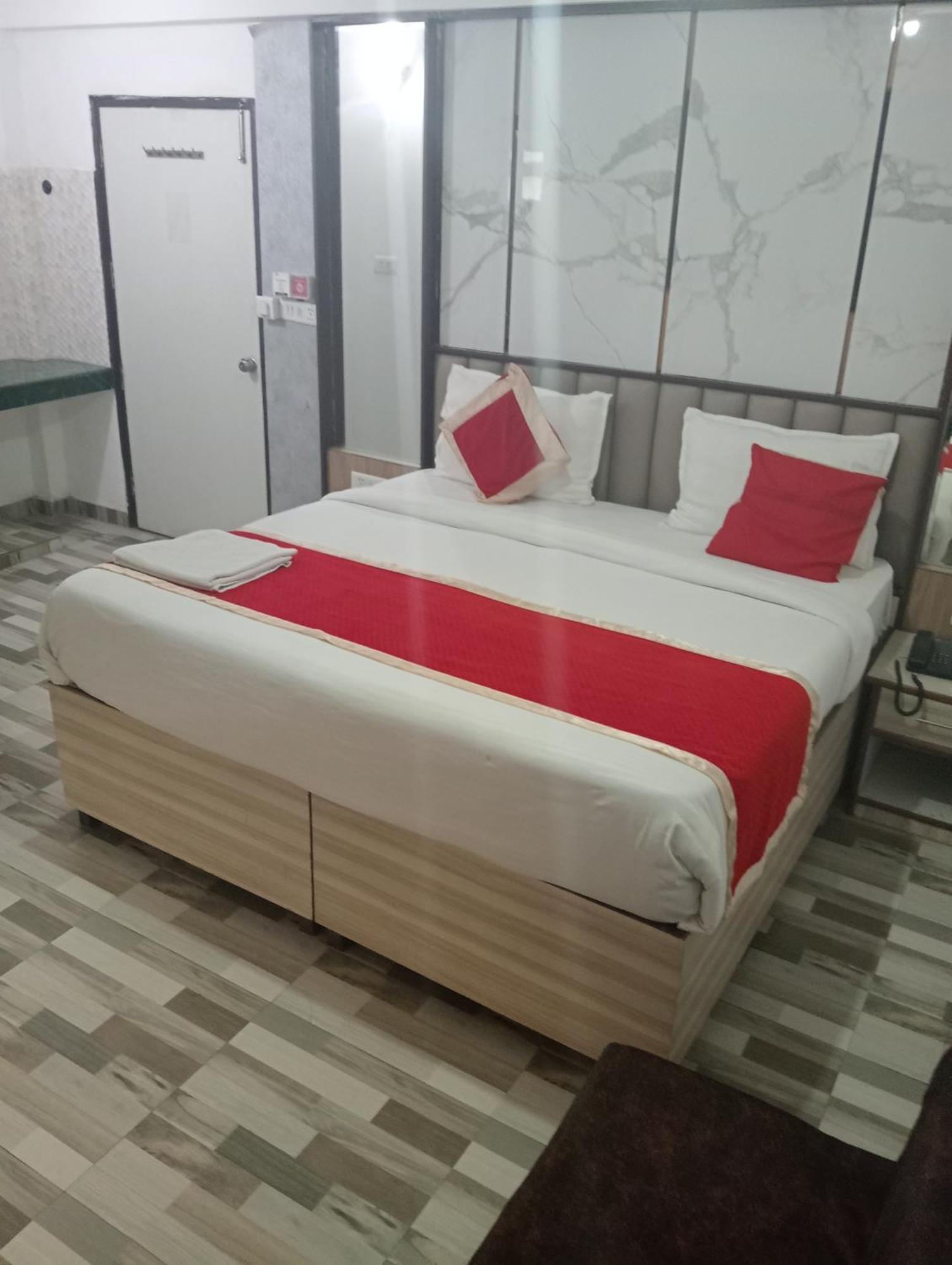 Hotel Clink New Delhi Airport Kültér fotó