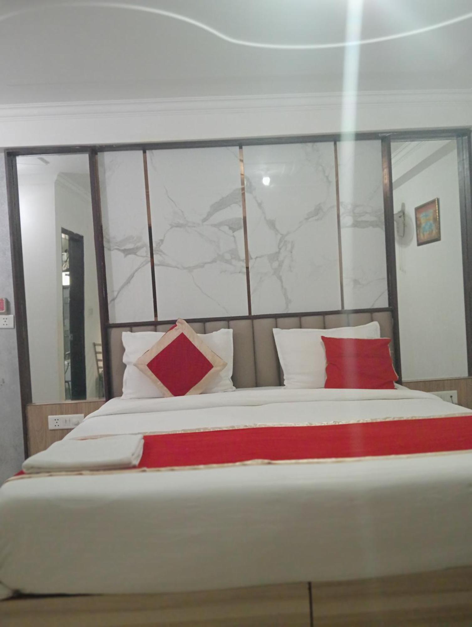 Hotel Clink New Delhi Airport Kültér fotó