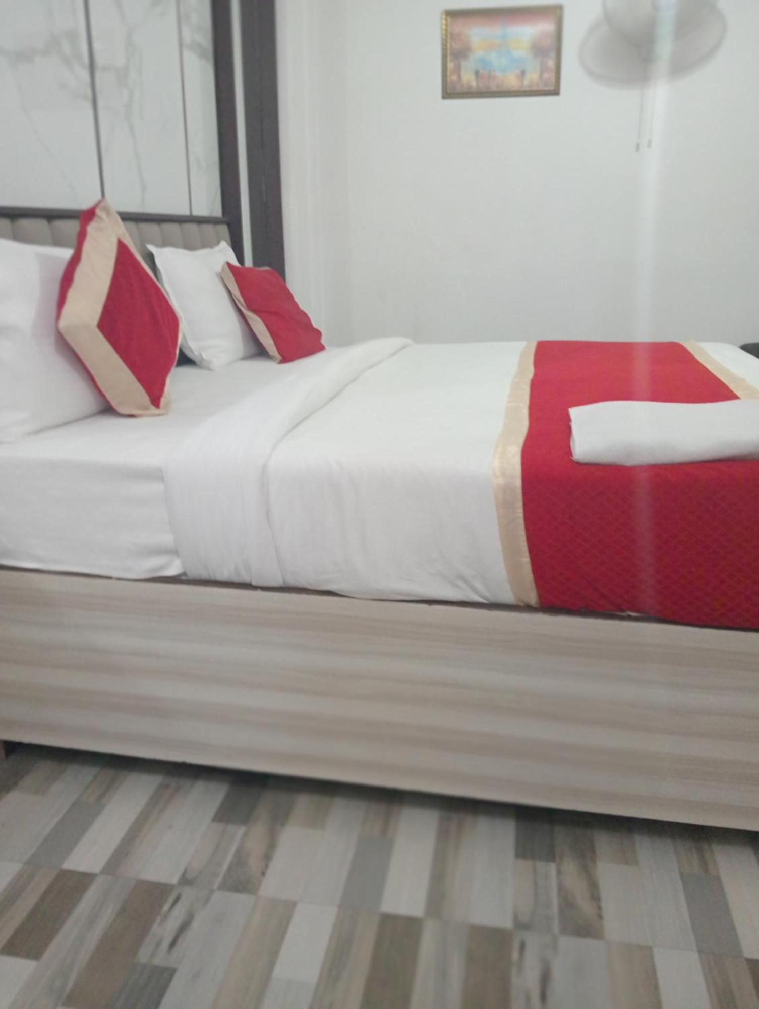 Hotel Clink New Delhi Airport Kültér fotó